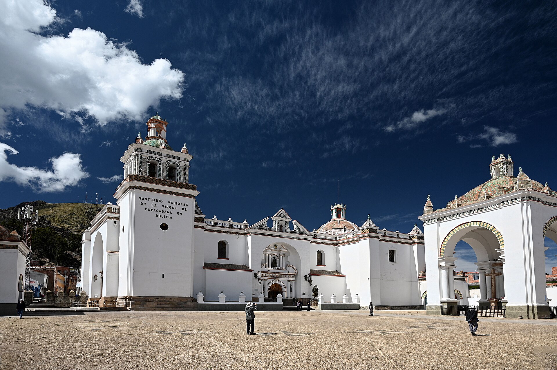 Thánh đường Đức Mẹ Copacabana bên hồ Titicaca, Bolivia